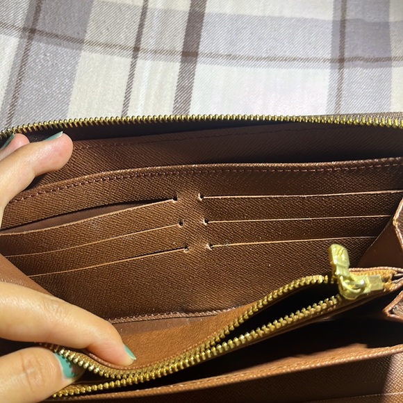 SOLD Louis Vuitton monogram zippy wallet (long wallet) - Picture 8 of 11